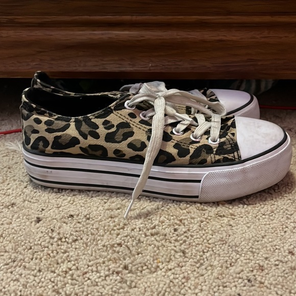 Forever 21, Size 5 shoes, cheetah print - Picture 3 of 4
